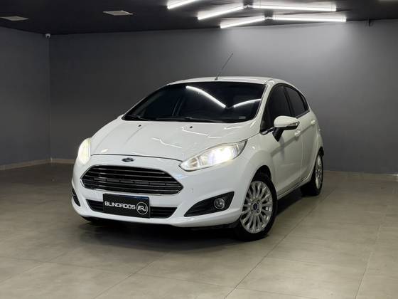 FORD FIESTA 1.6 TITANIUM HATCH 16V FLEX 4P POWERSHIFT FORD FIESTA 1.6 TITANIUM HATCH 16V FLEX 4P POWERSHIFT